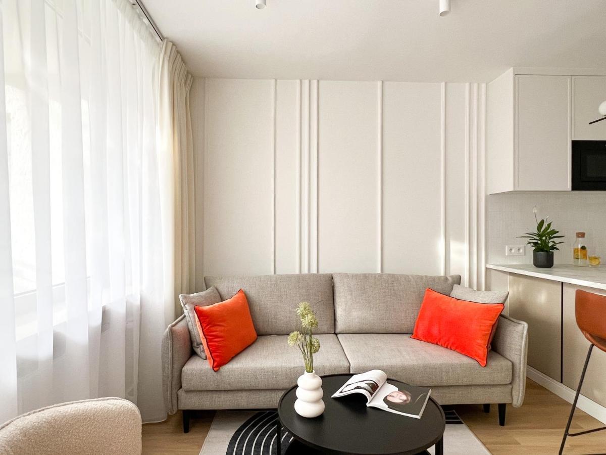 Apartment Gustowny Przy Metrze