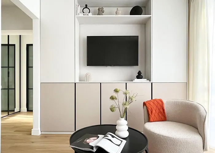 Gustowny Apartament Przy Metrze